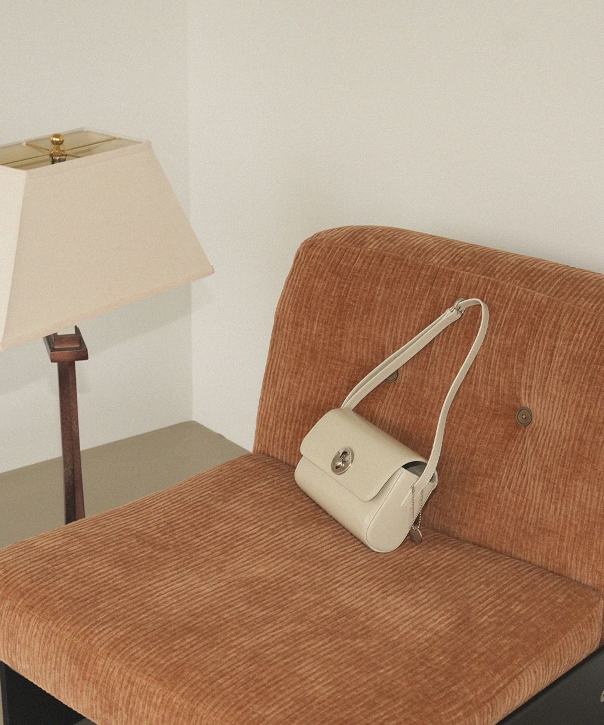 옴니포턴트(OMNIPOTENT) Momentum Flap bag Silver ver. 2colors