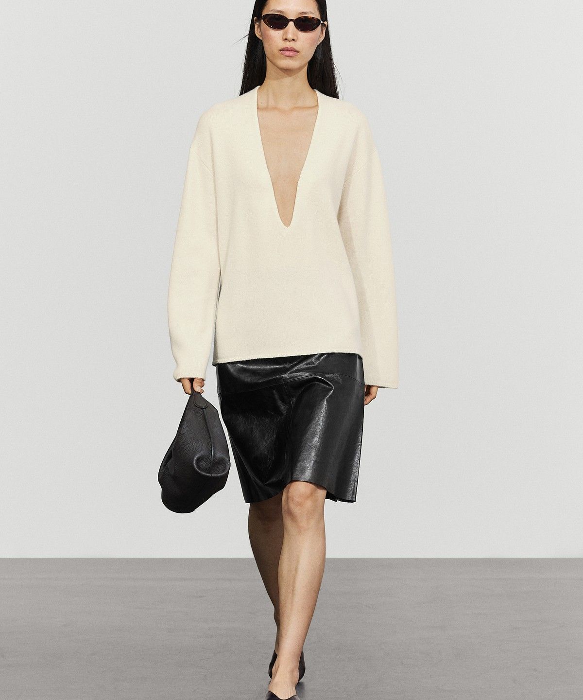 마시모두띠(MASSIMO DUTTI) 디테일 브이넥 롱 니트