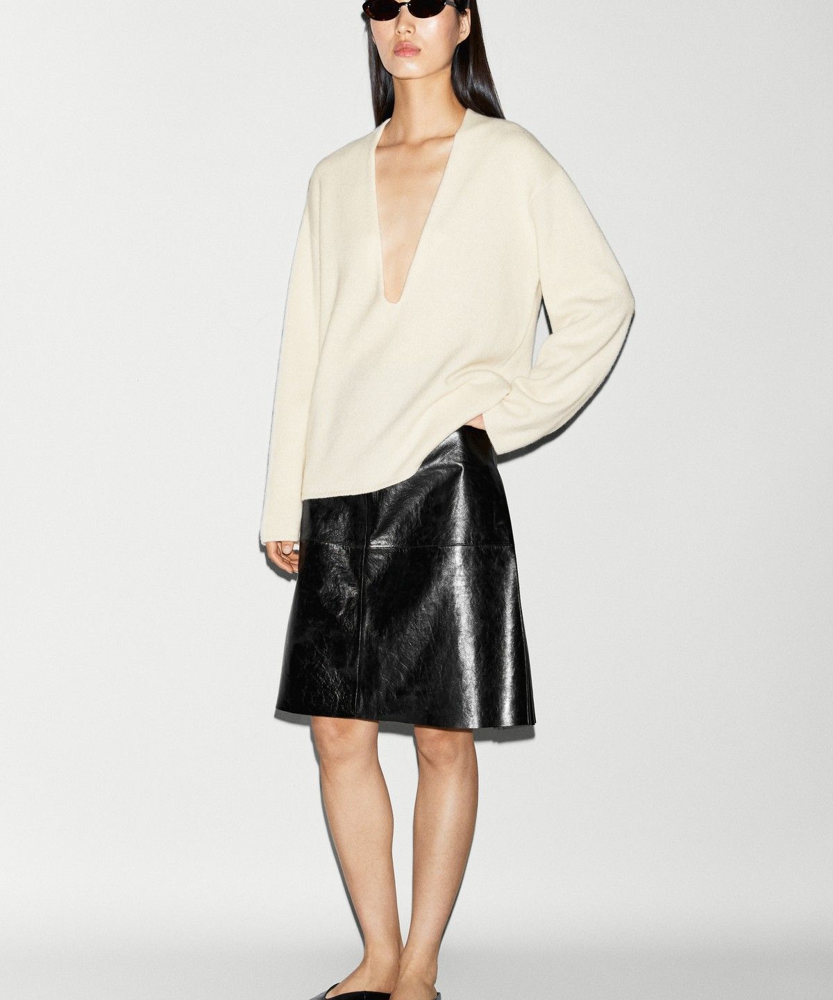 마시모두띠(MASSIMO DUTTI) 디테일 브이넥 롱 니트