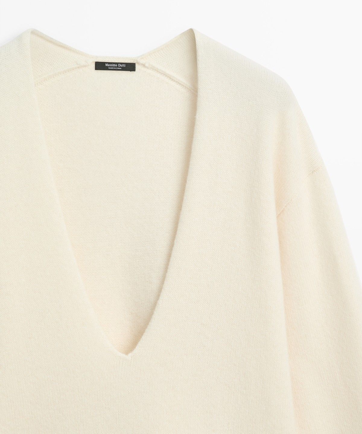 마시모두띠(MASSIMO DUTTI) 디테일 브이넥 롱 니트