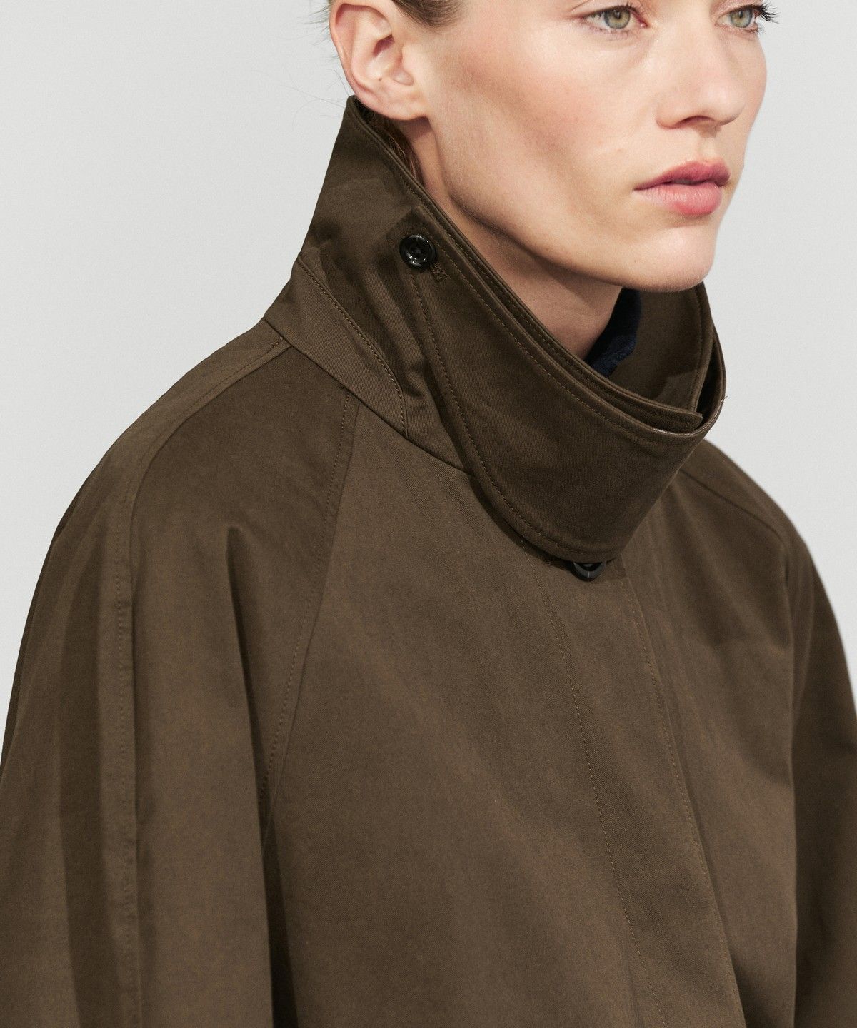 마시모두띠(MASSIMO DUTTI) 탈착식 후드 트렌치코트