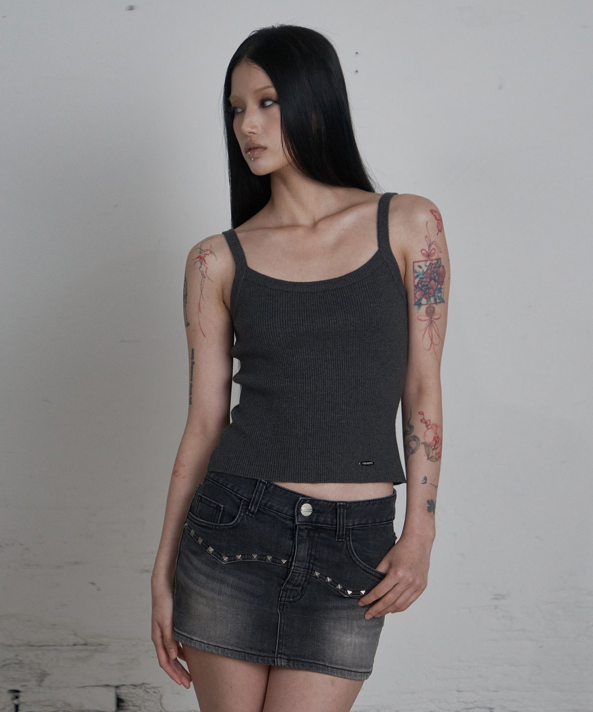큐리티(CURETTY) C HIGH NECK KNIT SLEEVELESS CARDIGAN SET_CHARCOAL