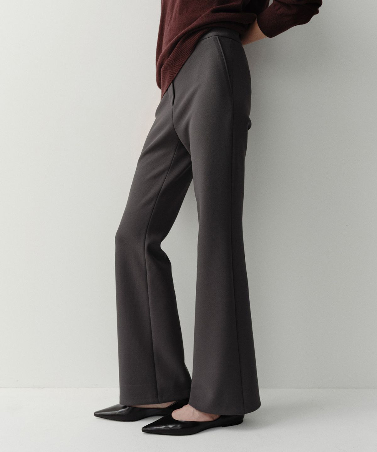 이아(EAAH) NELL STRETCH FLARE PANTS (TAUPE)