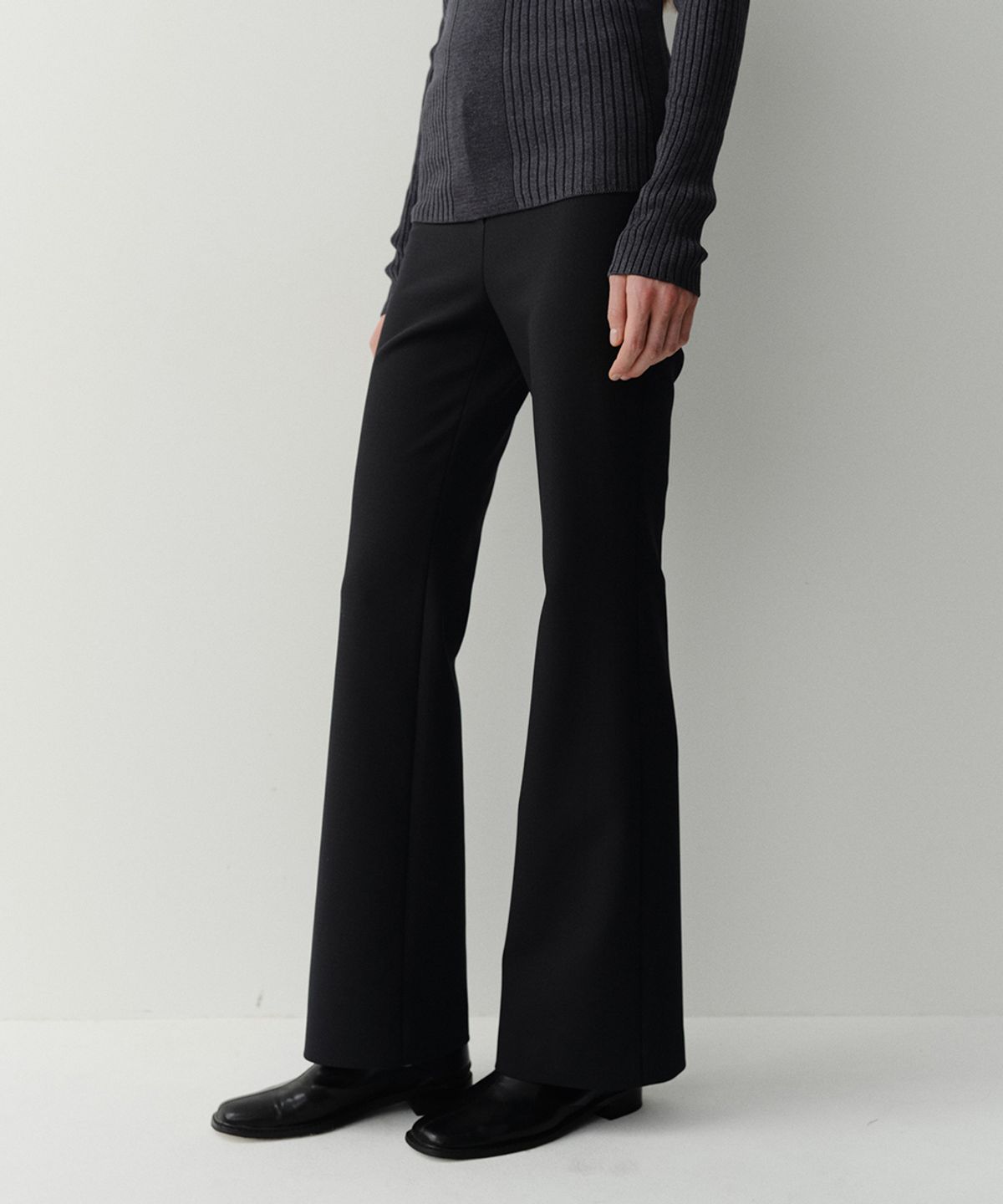 이아(EAAH) NELL STRETCH FLARE PANTS (BLACK)