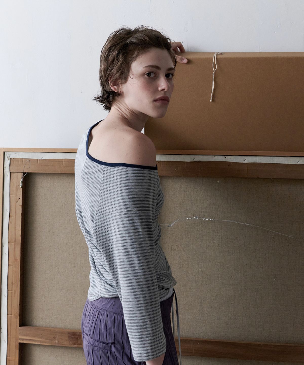 토아베(TOAVE) Silhouette Wide Neck Striped T-Shirt (Melange gray)
