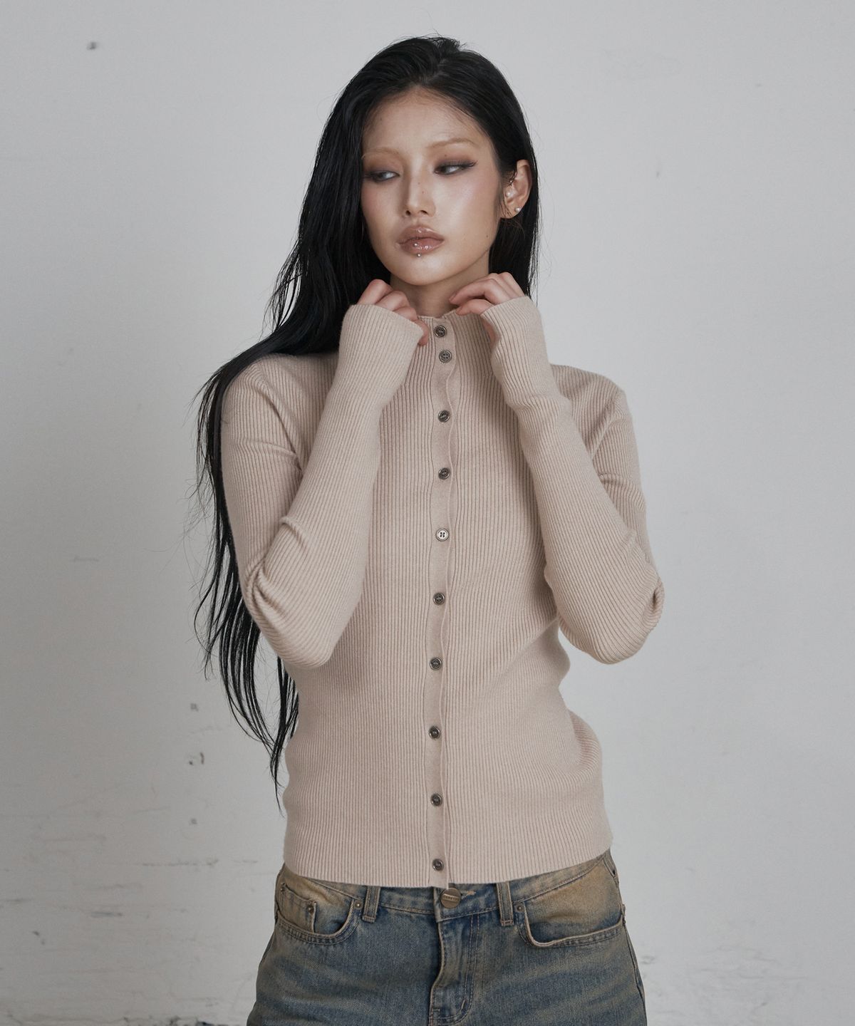 큐리티(CURETTY) C HIGH NECK KNIT SLEEVELESS CARDIGAN SET_BEIGE