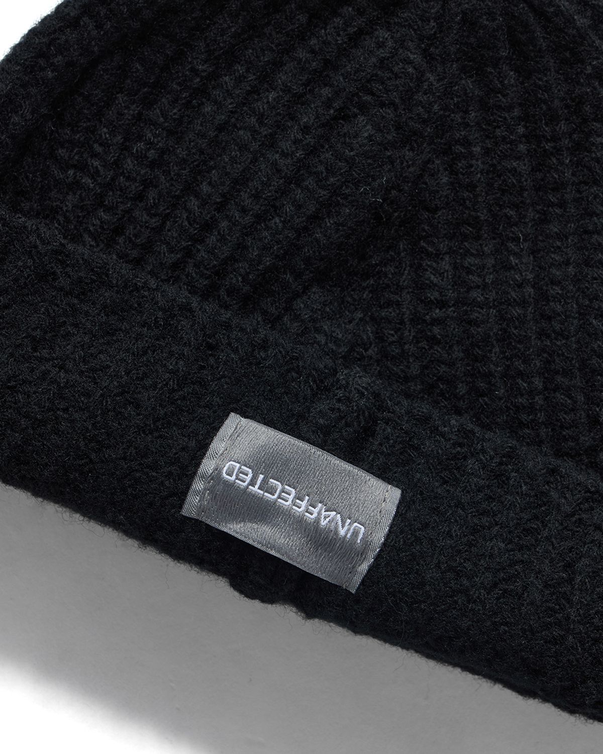 언어펙티드 에센셜(UNAFFECTED ESSENTIAL) KNIT BEANIE / BLACK
