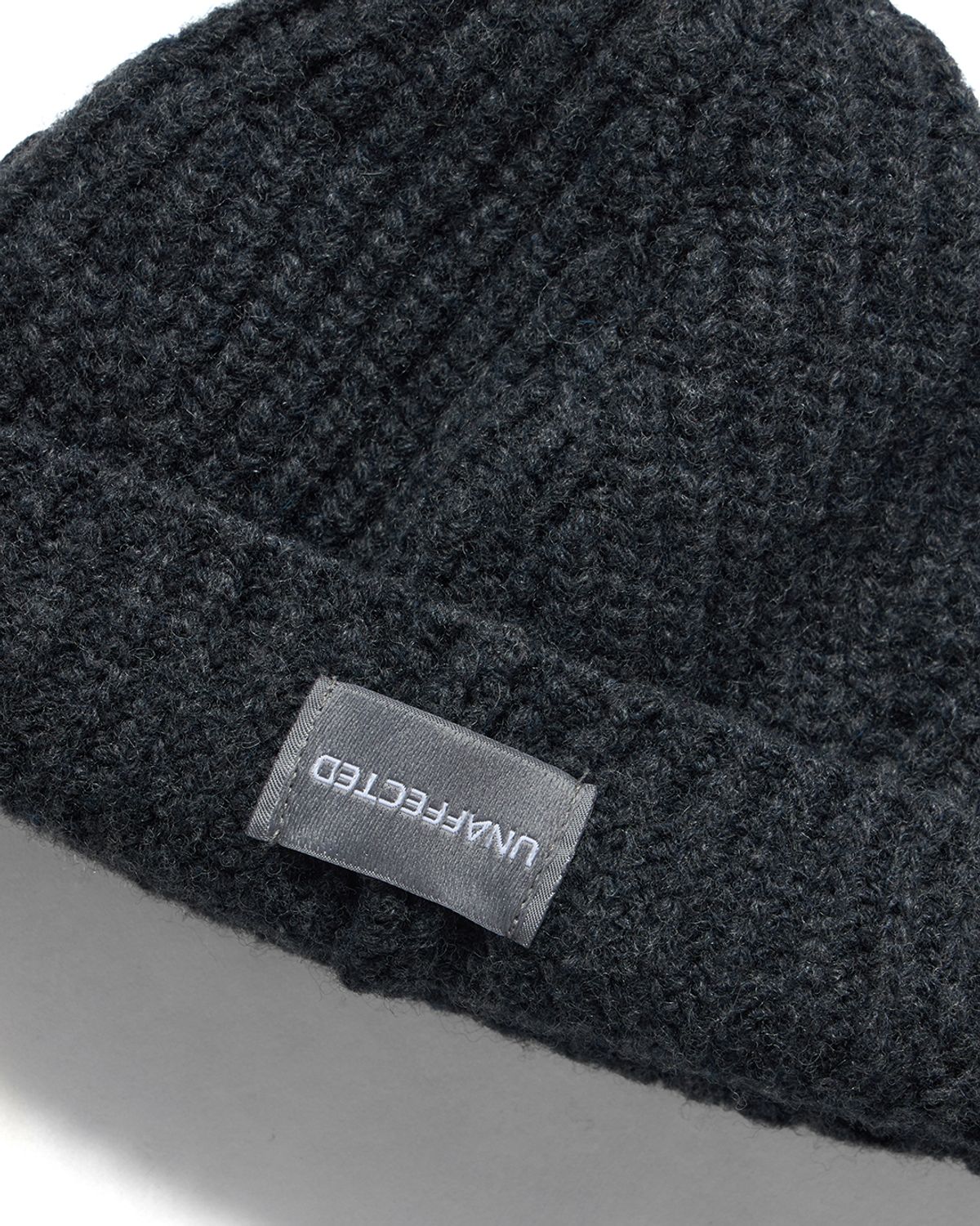 언어펙티드 에센셜(UNAFFECTED ESSENTIAL) KNIT BEANIE / CHARCOAL MELANGE