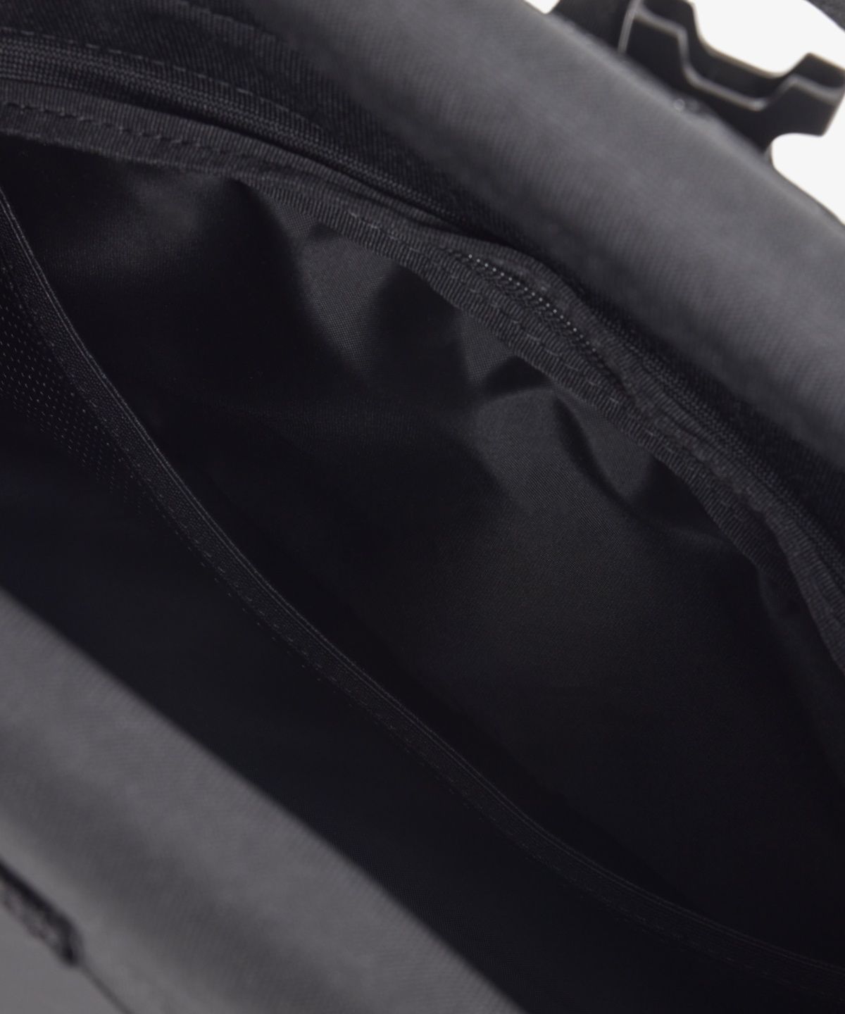 라코스테(LACOSTE) 남성 라코스테 인 모션 라지 메신저백 NH5438I56N 000