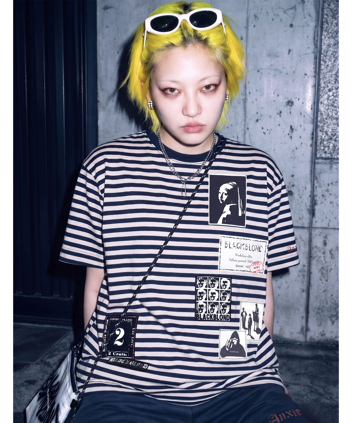 블랙블론드(BLACKBLOND) 비비디 엔자이어티 멀티패치 스트라이프 반팔티 (네이비&샌드)