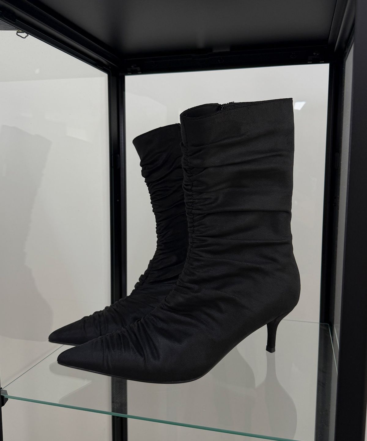 이크닉(IHCNIK) 302 gathered sleek boots