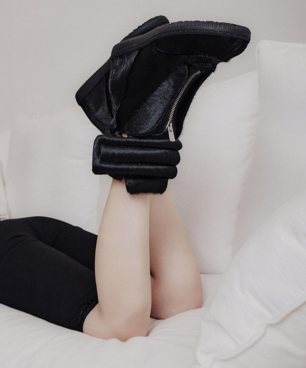 이크닉(IHCNIK) 304 textured high snekeares / black