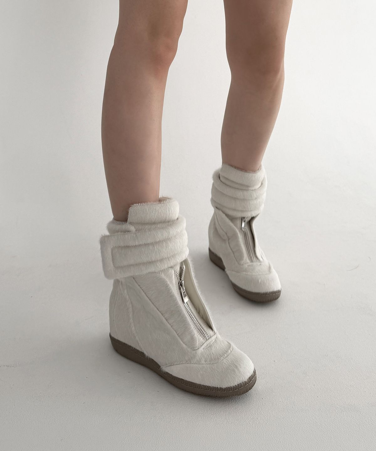 이크닉(IHCNIK) 304 textured high snekeares / ivory