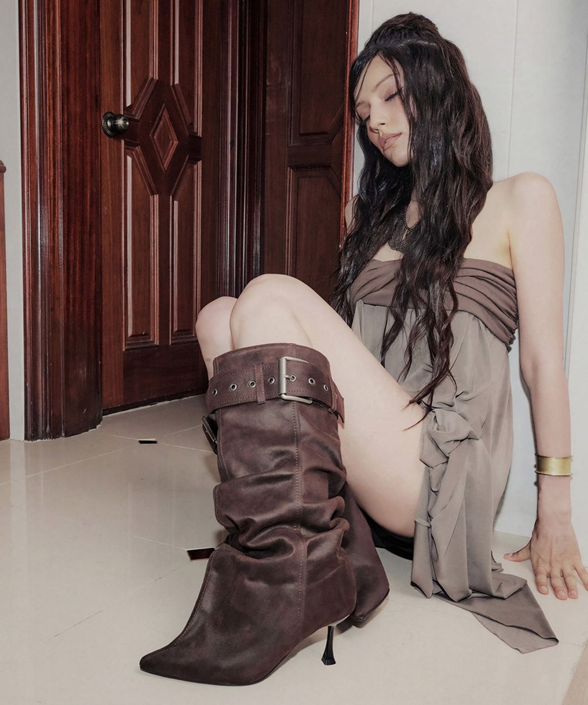이크닉(IHCNIK) 305 buckle slouchy boots  / brown