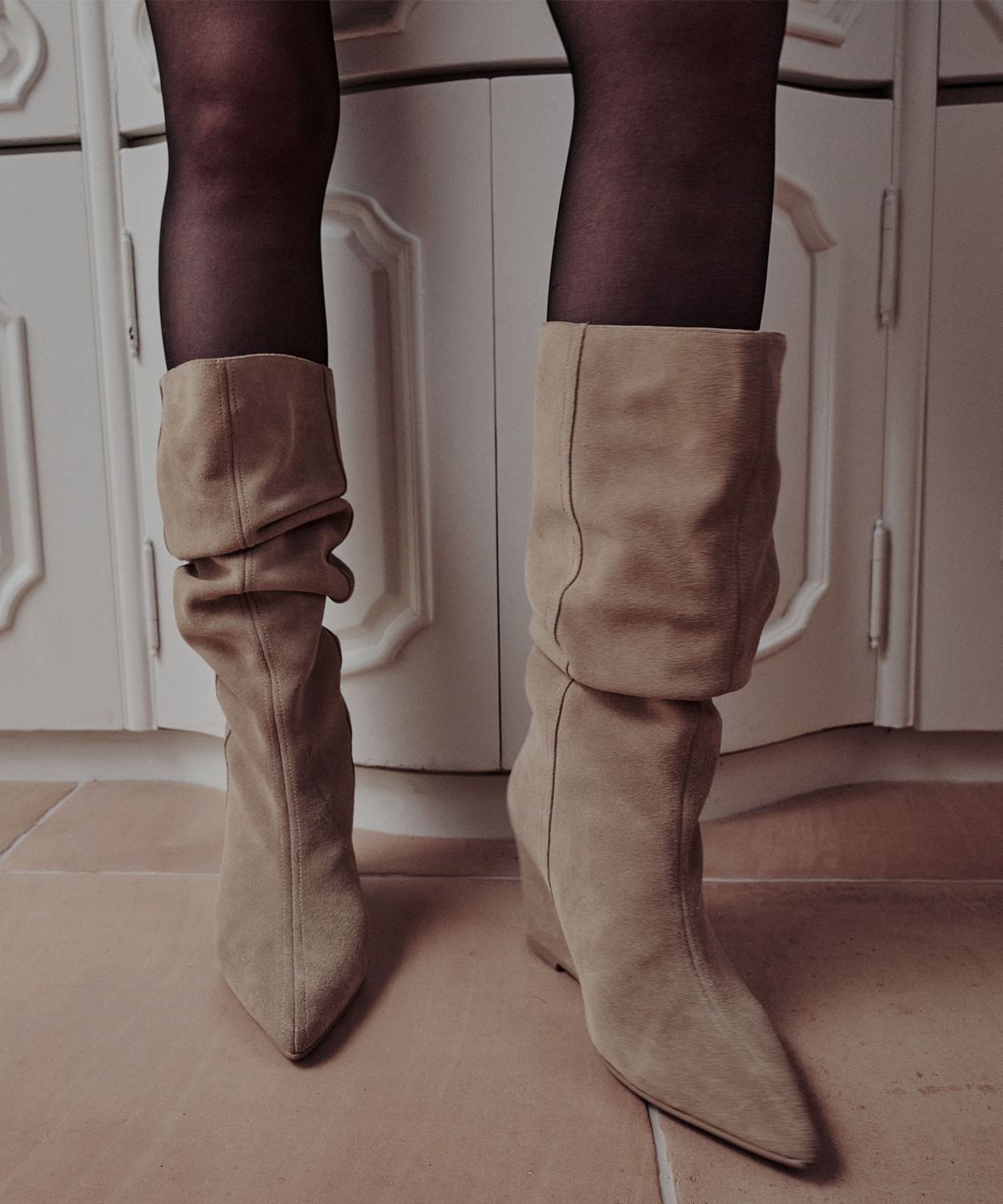 이크닉(IHCNIK) 309 fade wedge boots / beige