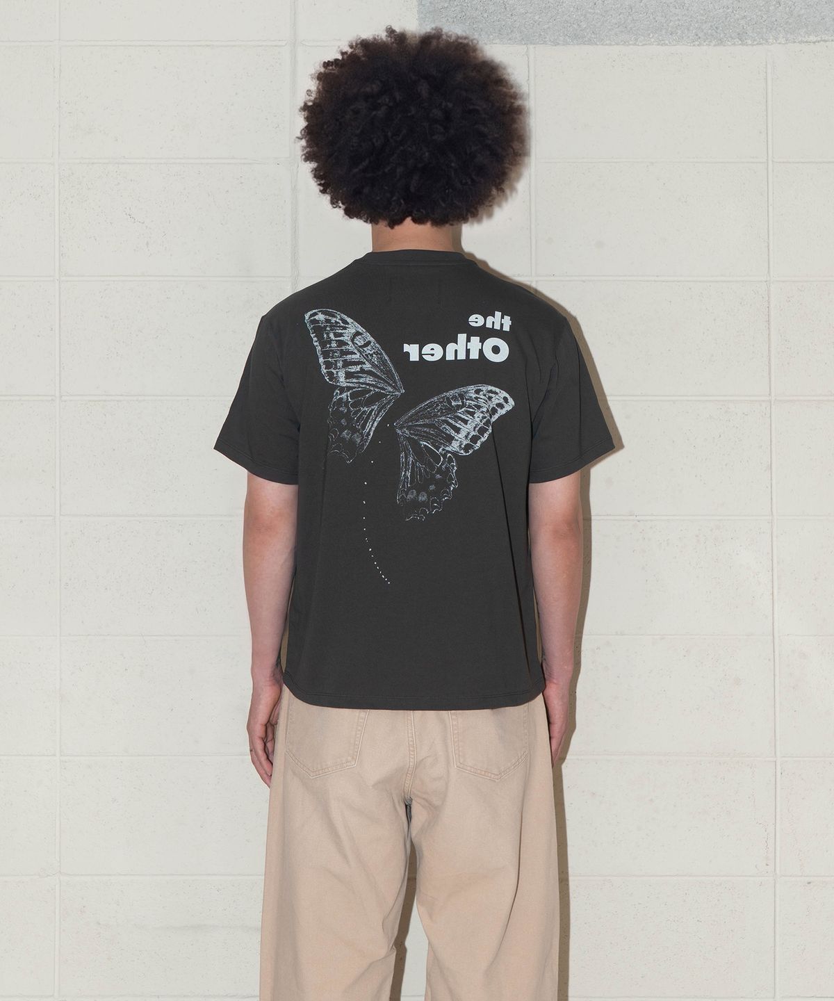 그라프트맨(GRAFTMEN) GRAFTING BUTTERFLY TEE / CHARCOAL