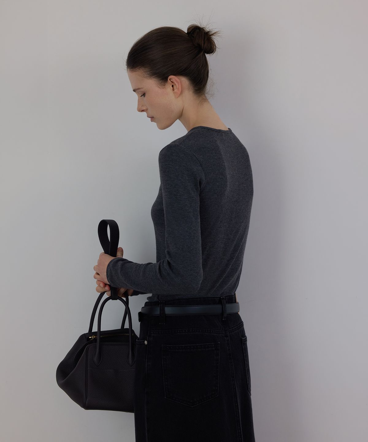 퀸스래빗(Q'SRB) F/W Fine Ribbed Button U-Neck Long Sleeve Tee