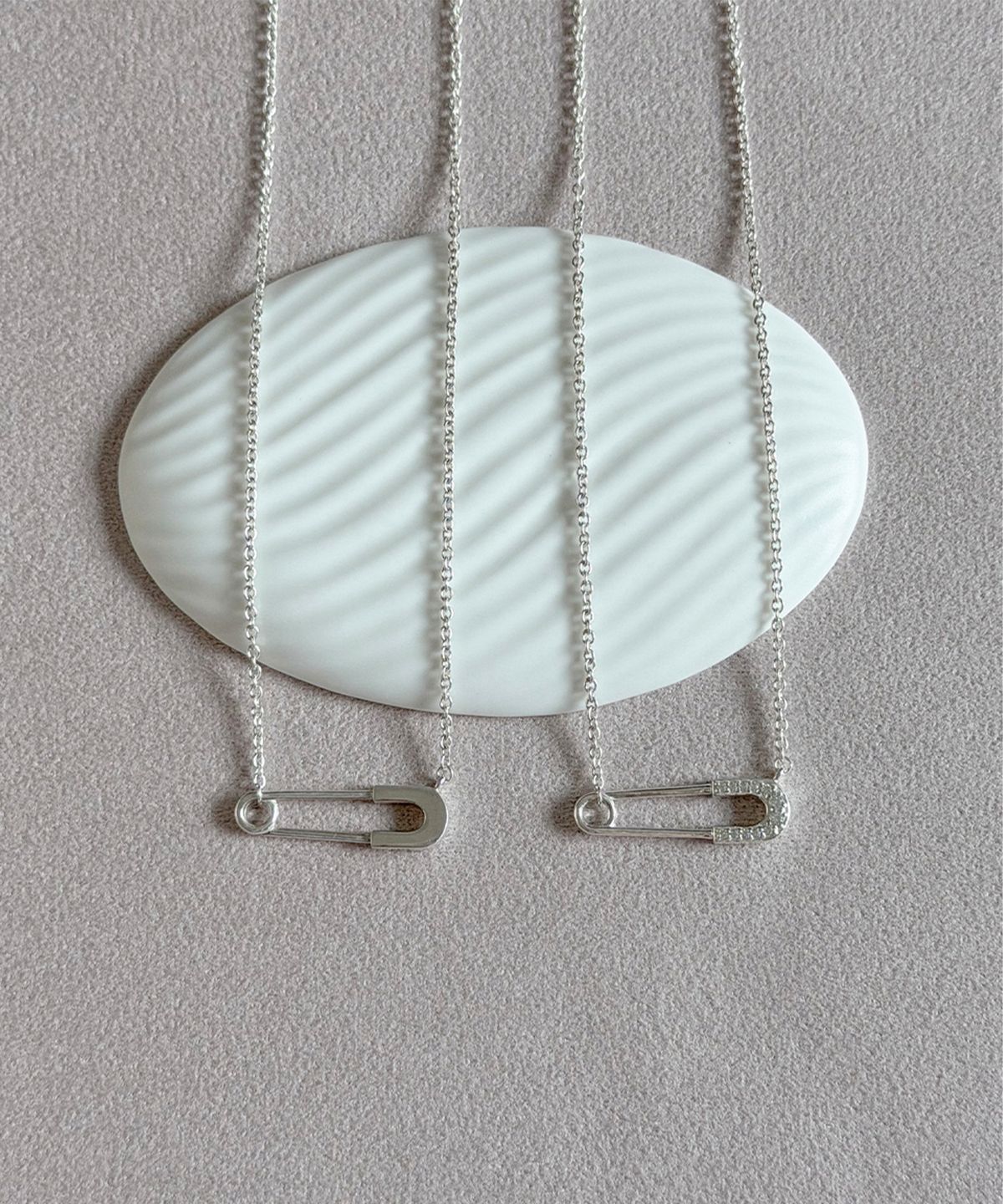 오시에르(osier) Safety Pin Necklace