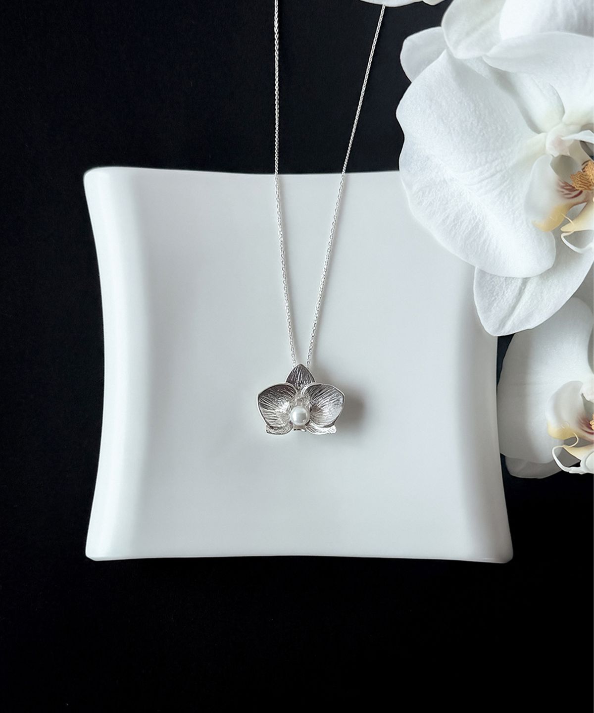 오시에르(osier) Orchid Necklace