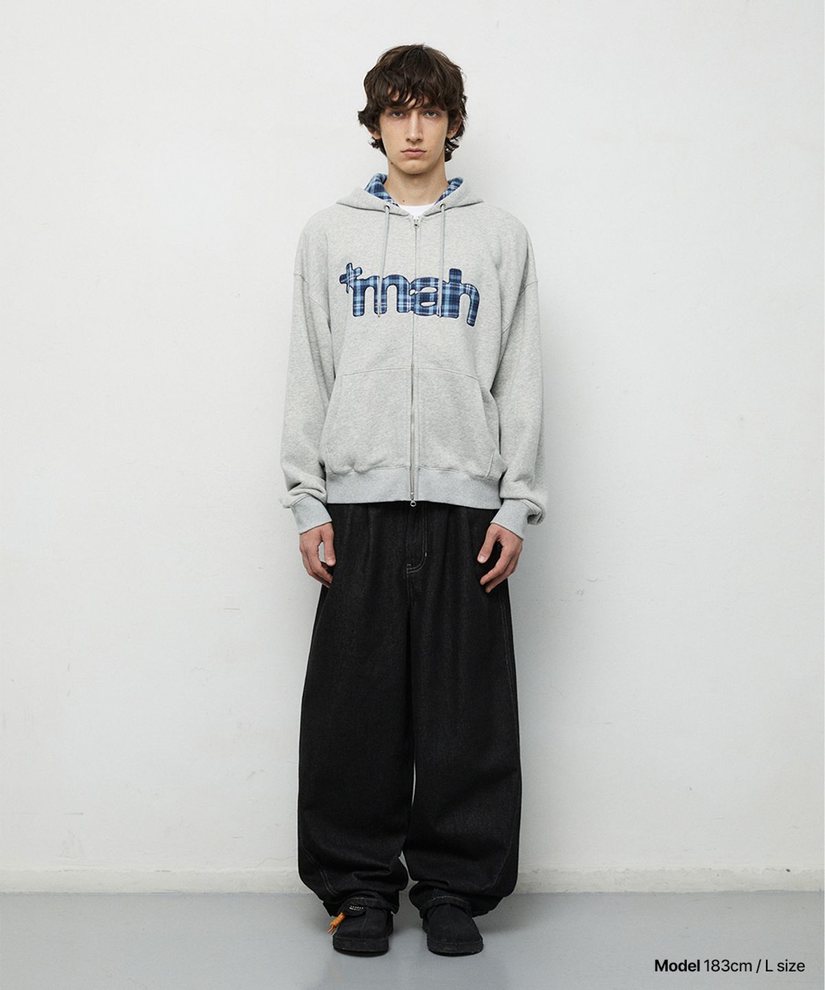 마하그리드(MAHAGRID) CHECK APPLIQUE HOOD ZIP UP[GREY]