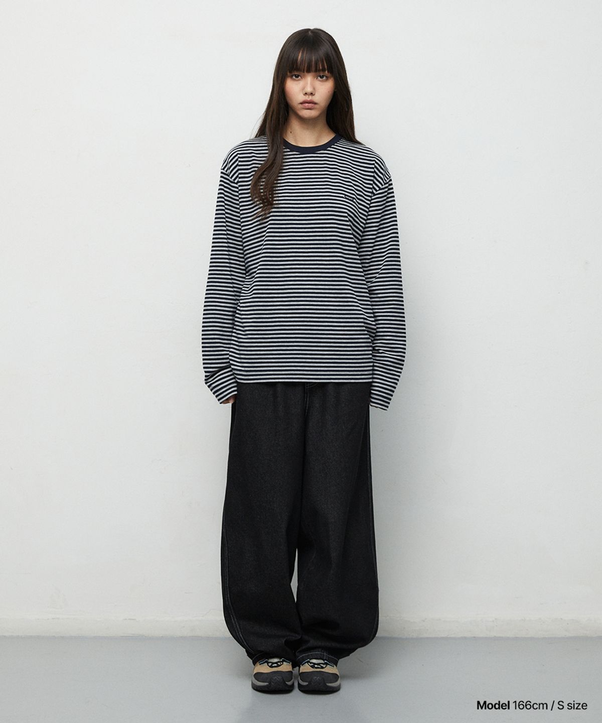 마하그리드(MAHAGRID) TWO TUCK CURVED DENIM PANTS[BLACK]