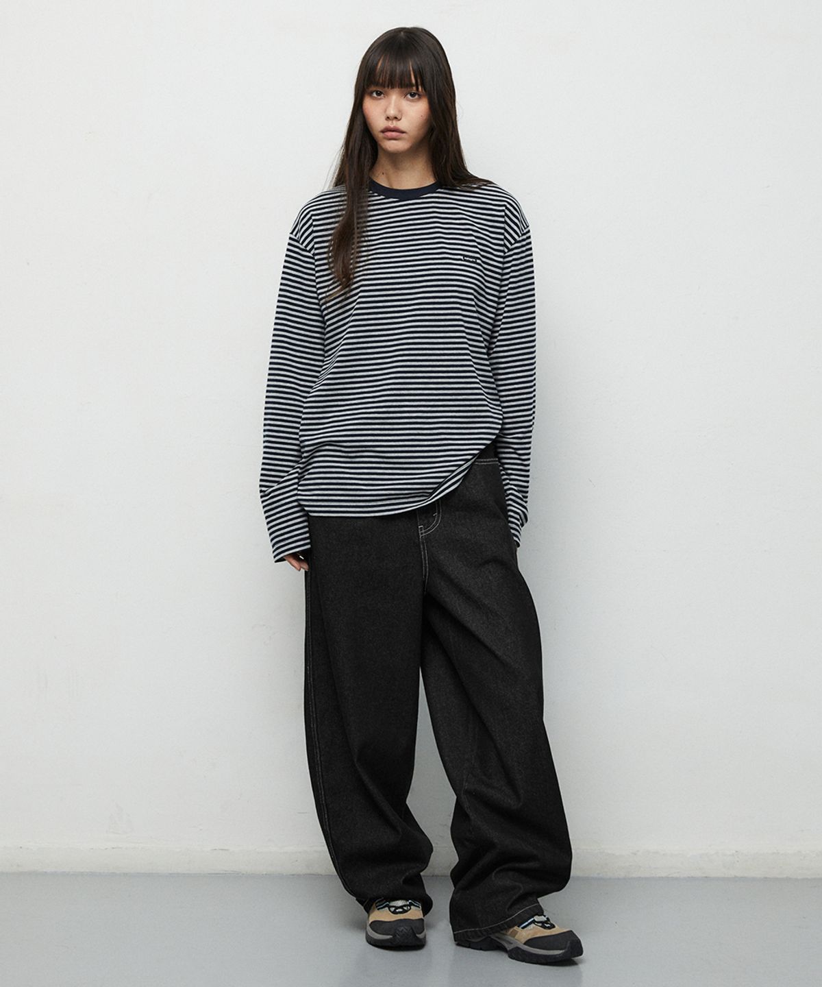 마하그리드(MAHAGRID) TWO TUCK CURVED DENIM PANTS[BLACK]
