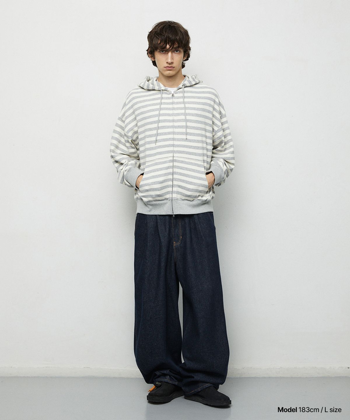 마하그리드(MAHAGRID) TWO TUCK CURVED DENIM PANTS[BLUE]