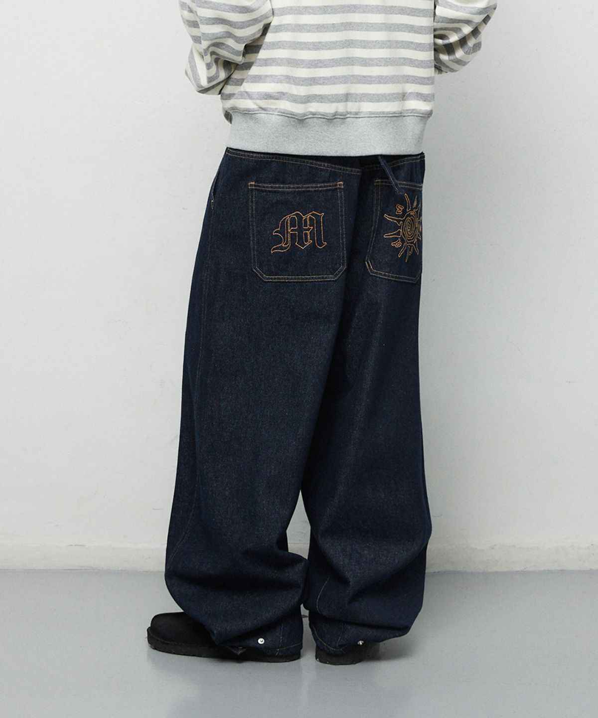 마하그리드(MAHAGRID) TWO TUCK CURVED DENIM PANTS[BLUE]