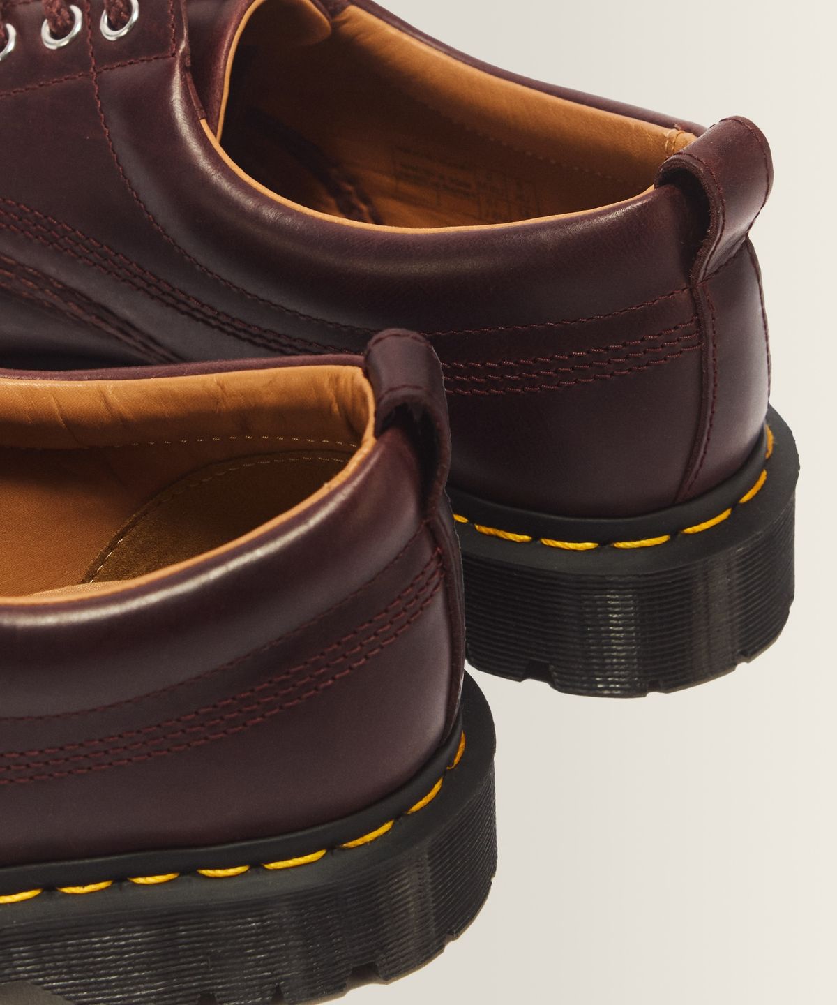 닥터마틴(DR.MARTENS) 로웰 4홀 슈즈 - 스파이스 브라운 / 43321200