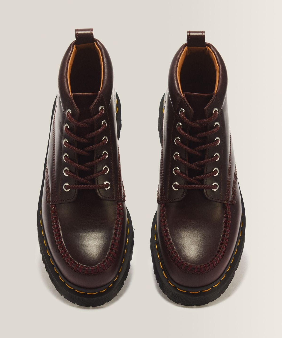 닥터마틴(DR.MARTENS) 로웰 처카 6홀 부츠 - 스파이스 브라운 / 43323200