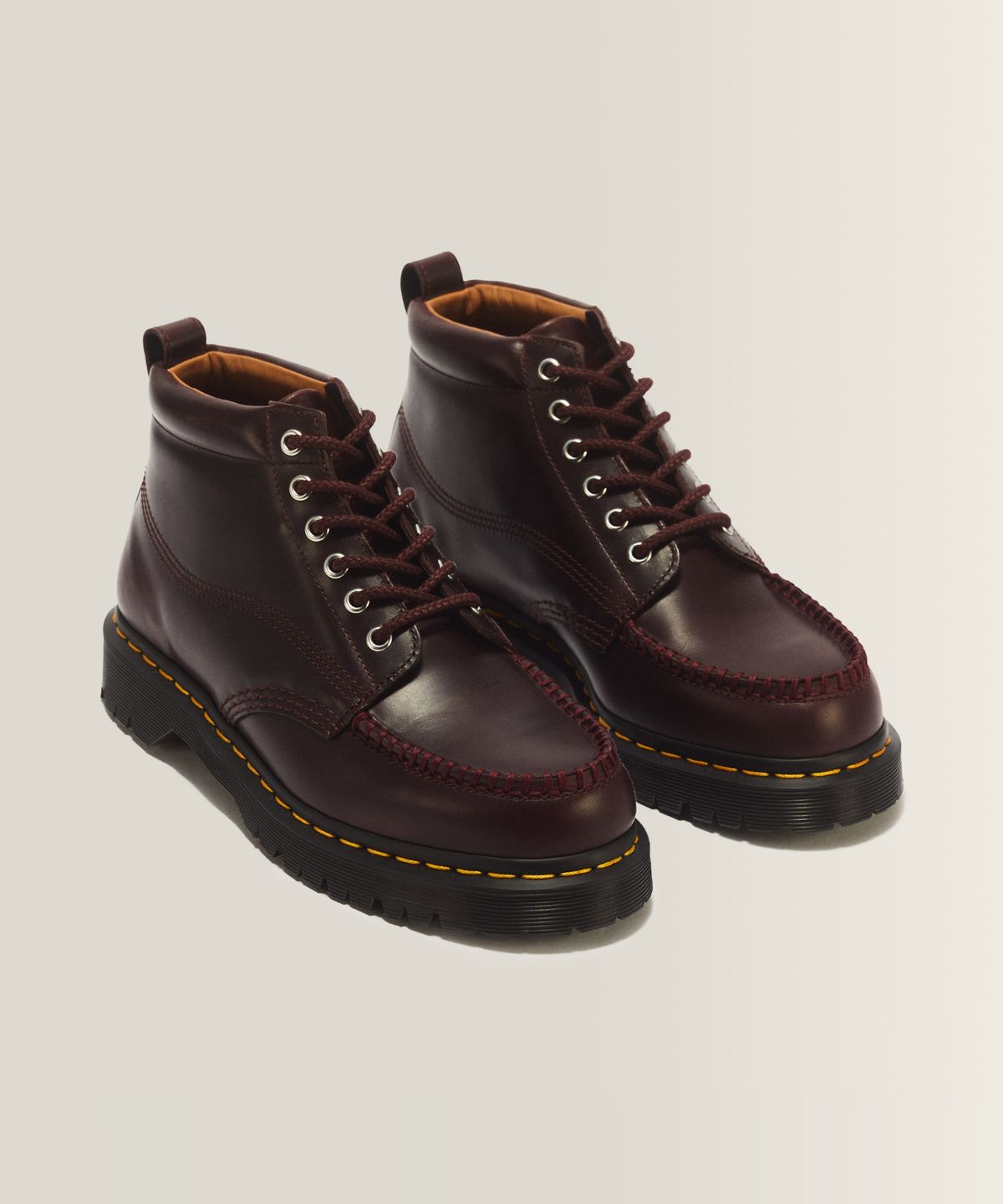 닥터마틴(DR.MARTENS) 로웰 처카 6홀 부츠 - 스파이스 브라운 / 43323200