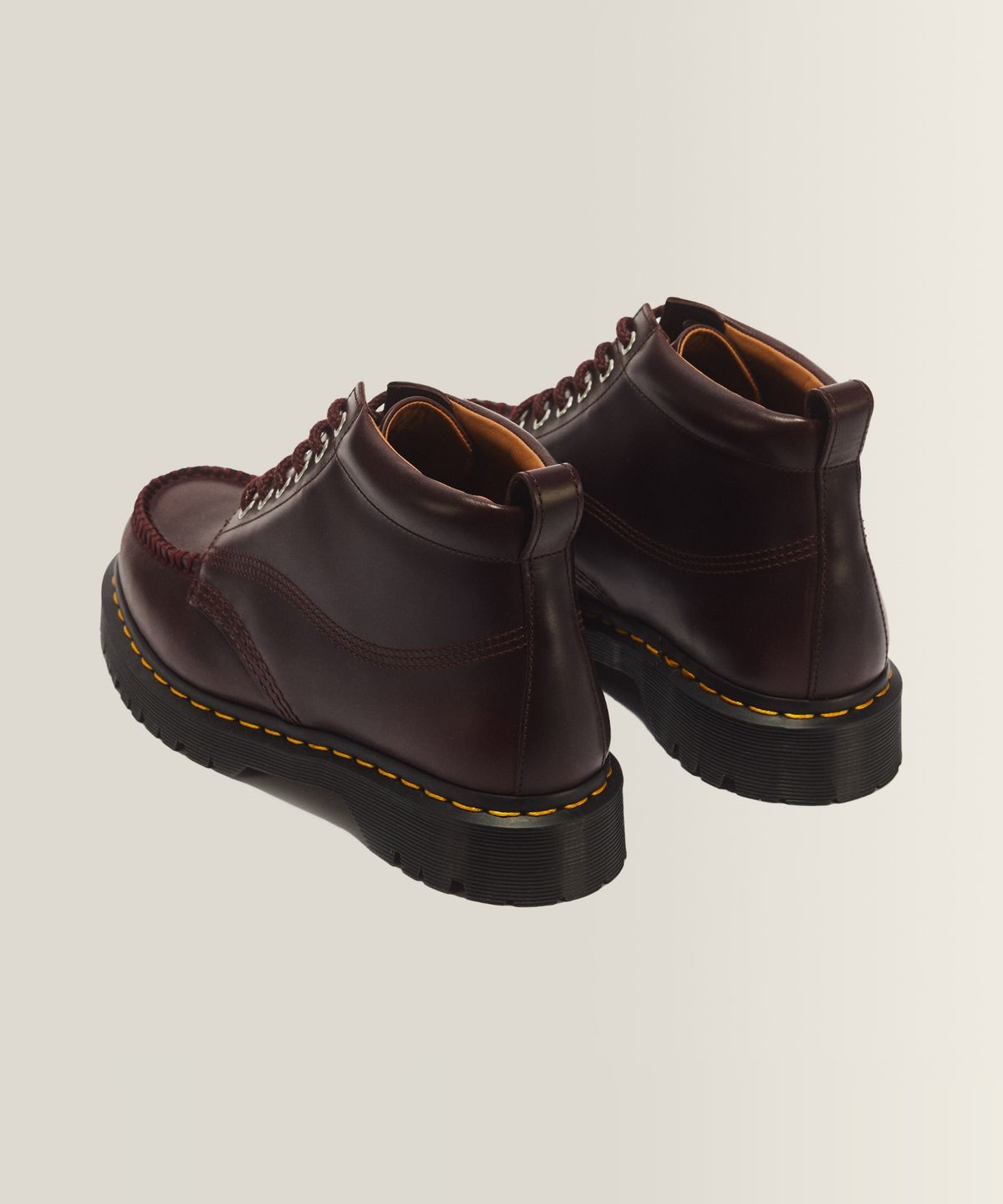 닥터마틴(DR.MARTENS) 로웰 처카 6홀 부츠 - 스파이스 브라운 / 43323200