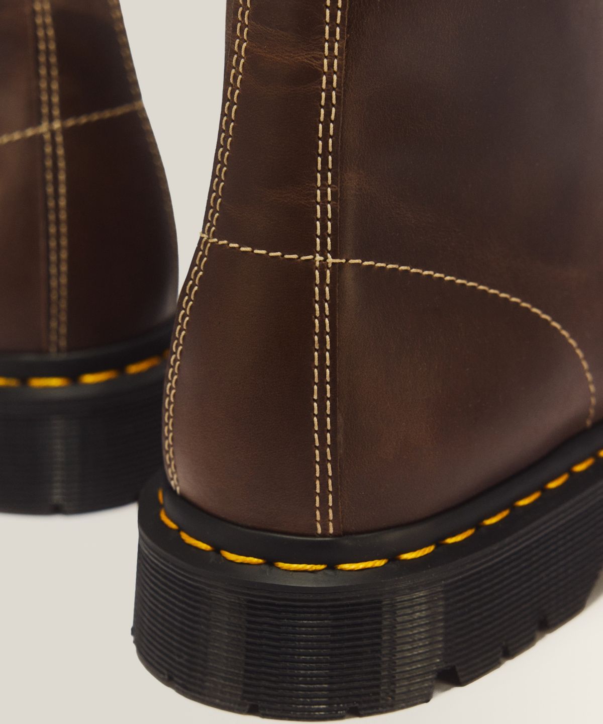 닥터마틴(DR.MARTENS) 1460 파스칼 벤 8홀 부츠 - 파실 브라운 / 43326201