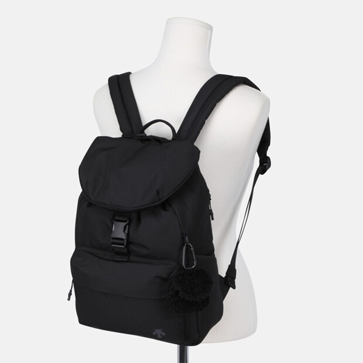 데상트(DESCENTE) 패디드 백팩 (15L 파우치 구성) 블랙 SR423UBPO1