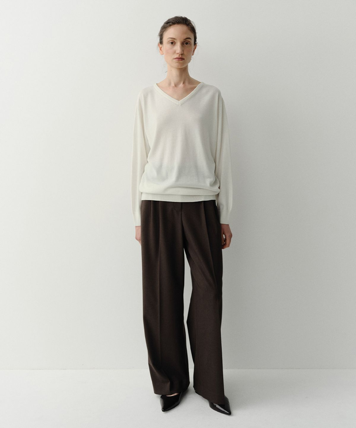 이아(EAAH) WOOL SILK V NECK PULLOVER (IVORY)