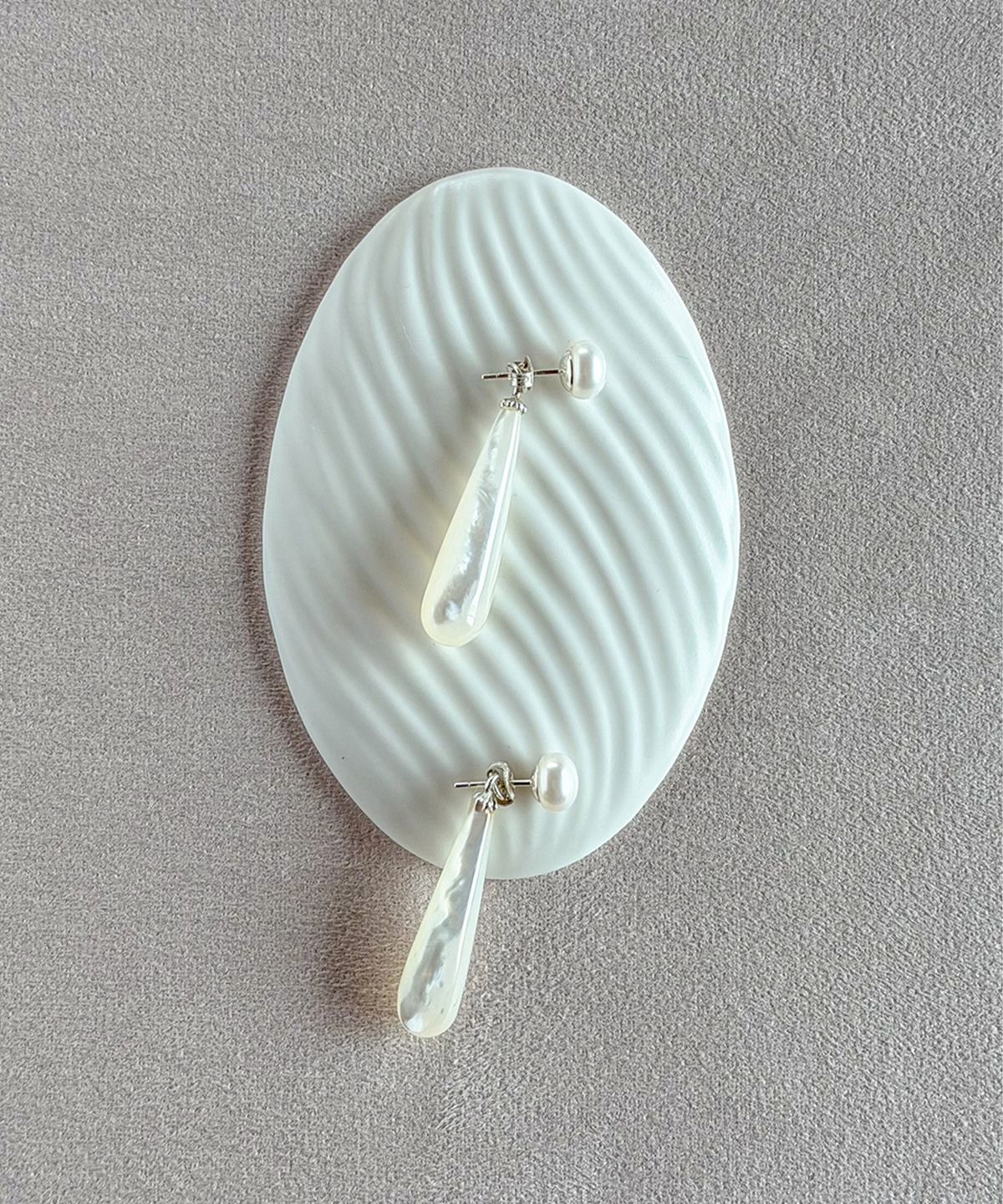 오시에르(osier) Ebon Light Earrings