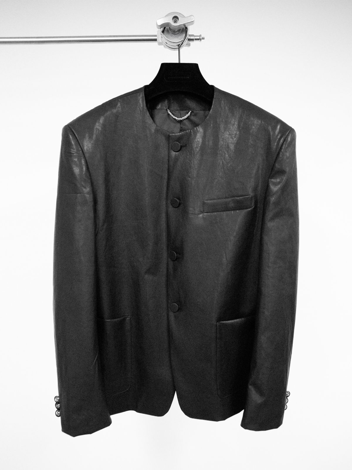 고저(GOZER) Collarless PU Blazer