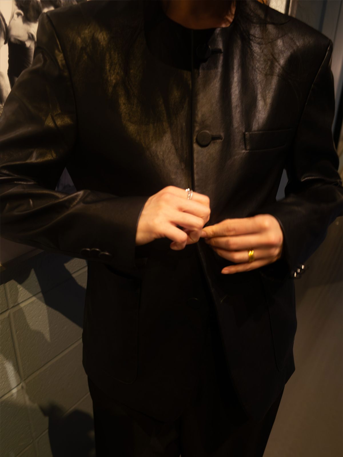 고저(GOZER) Collarless PU Blazer