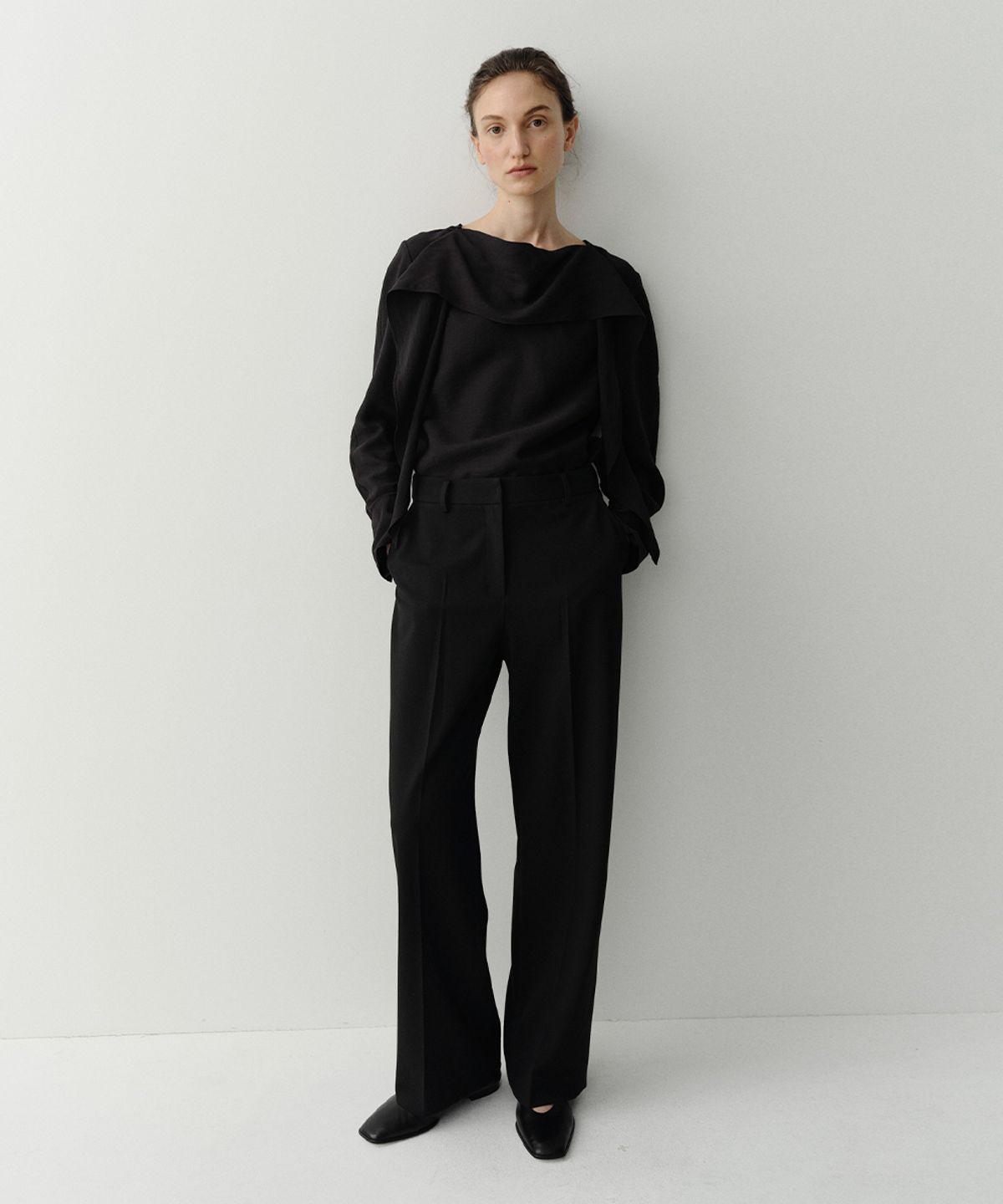 이아(EAAH) RIVER SCARF BLOUSE (BLACK)
