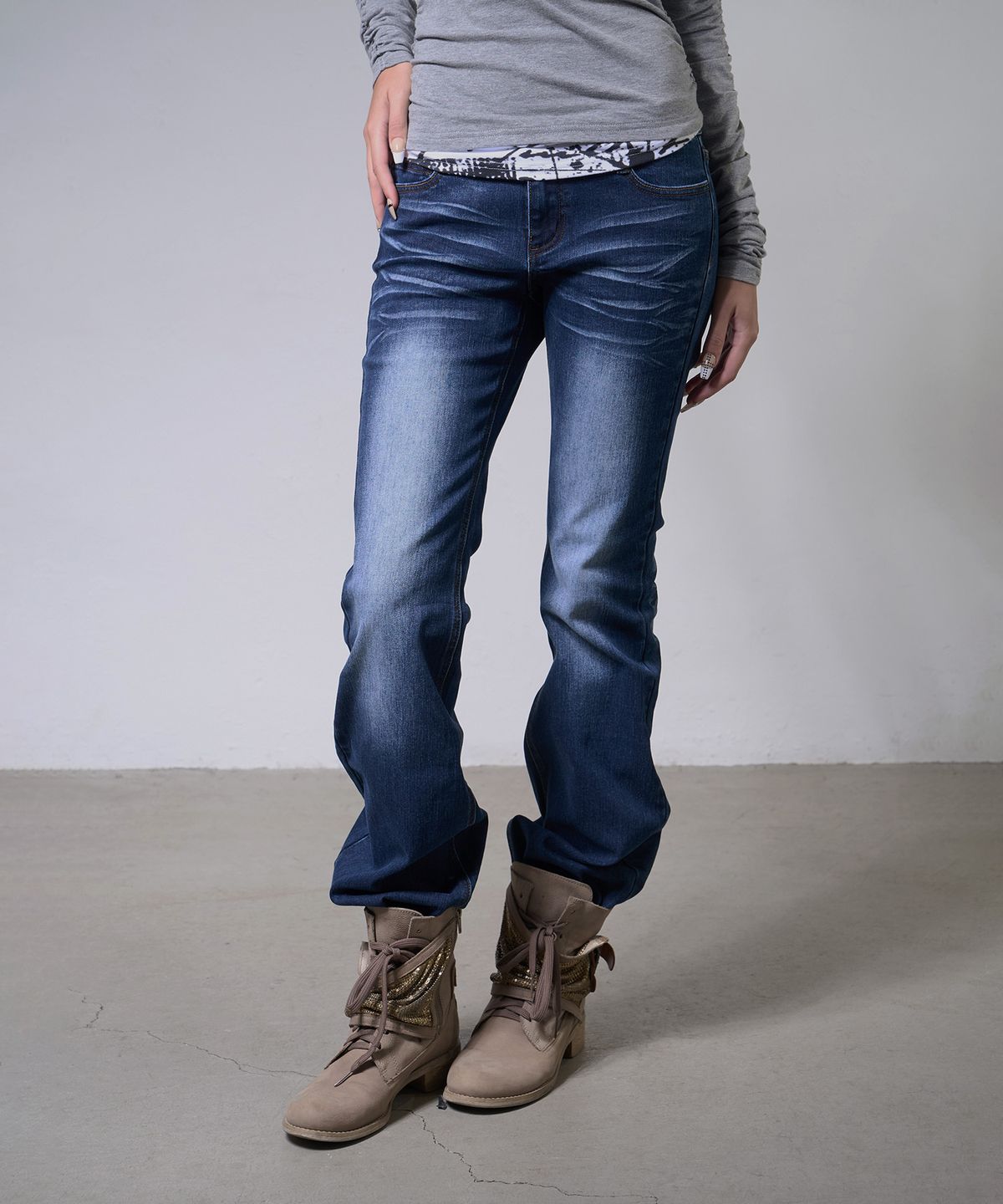 팬시클럽(FANCY CLUB) 워시드 부츠컷 팬츠 (MID BLUE) F26ZD473