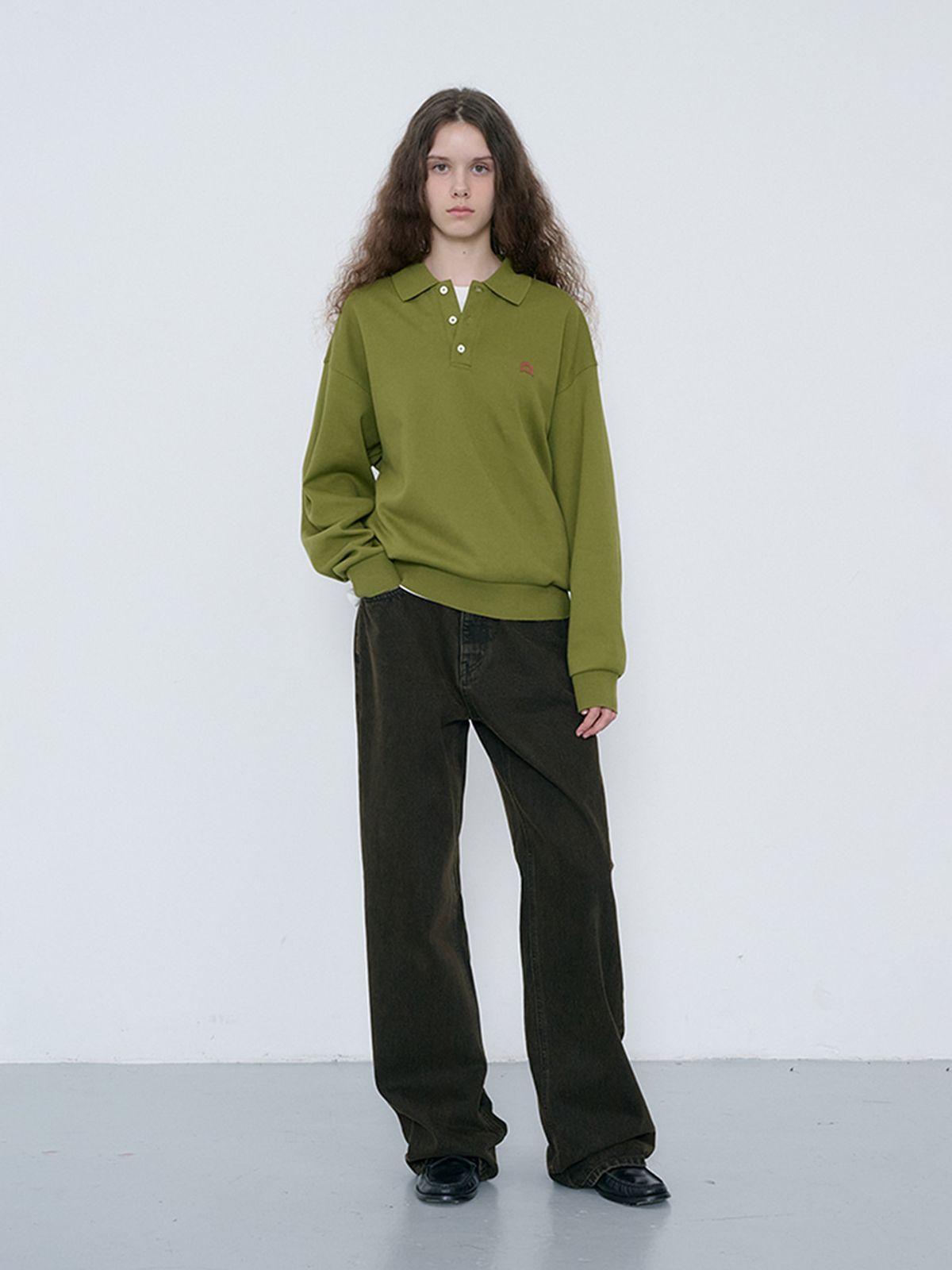 던스트(DUNST) UNISEX LEATHER LOGO COLLARED T-SHIRT_UDTS6C110_OLIVE