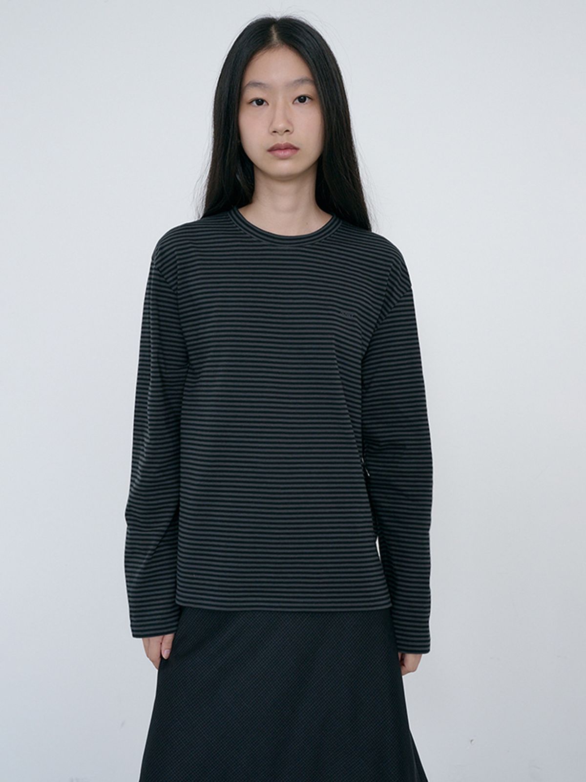 던스트(DUNST) UNISEX MUTED STRIPED T-SHIRT_UDTS6C105_CHARCOAL
