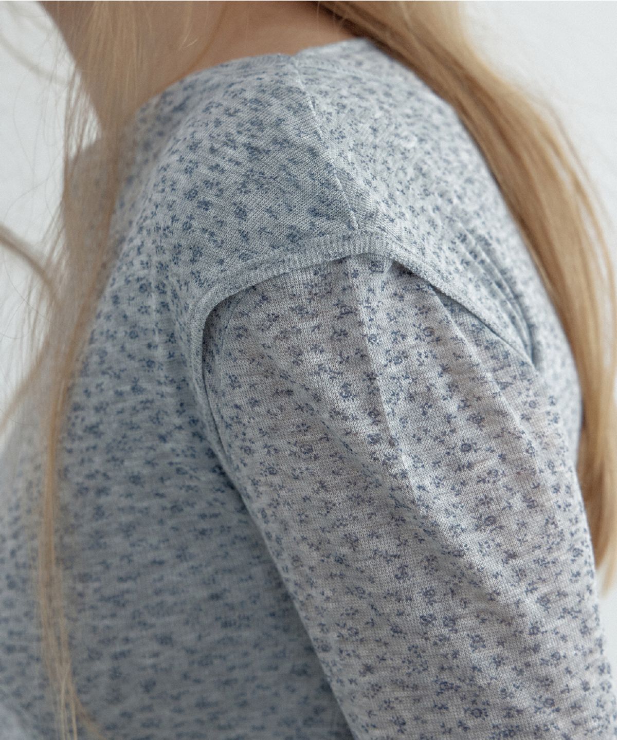 토아베(TOAVE) Flower Draped Layered Tee Set (Gray)