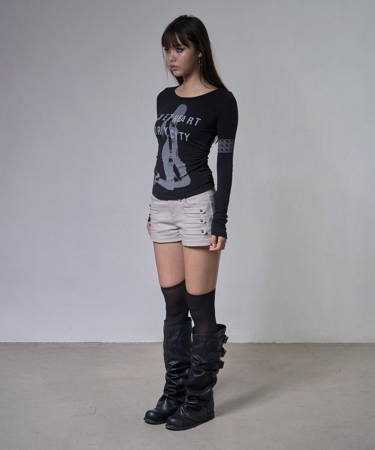 팬시클럽(FANCY CLUB) 드라이 시티 롱슬리브 (BLACK) F26ZB529