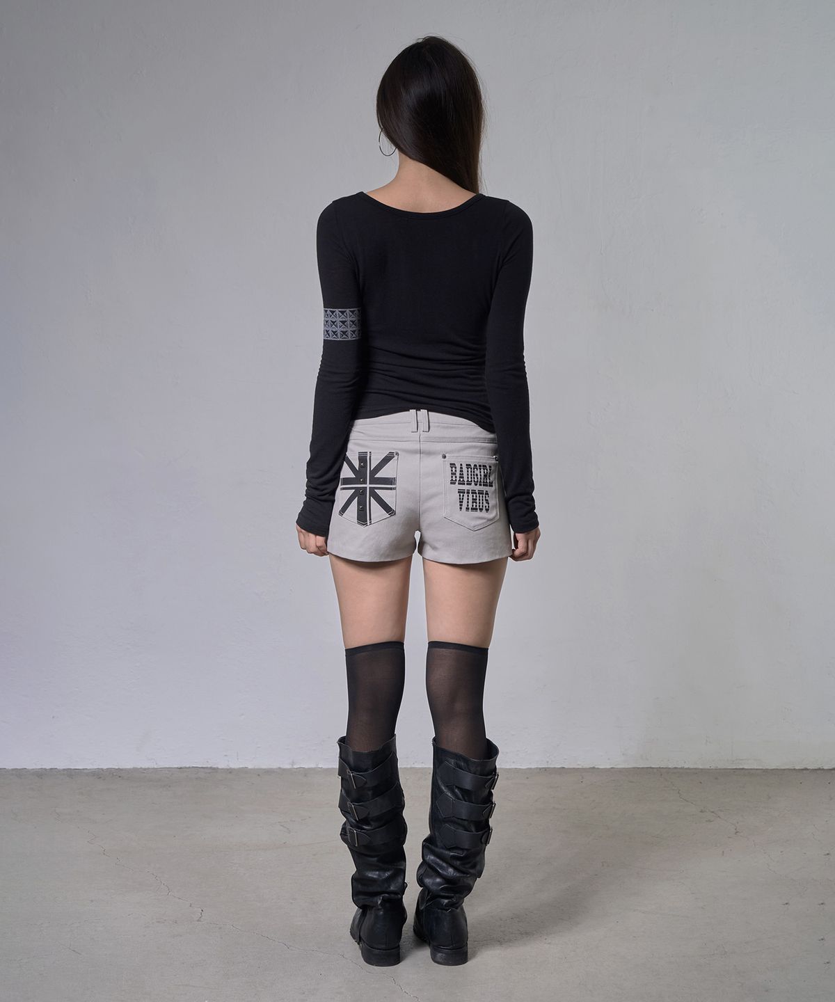 팬시클럽(FANCY CLUB) 드라이 시티 롱슬리브 (BLACK) F26ZB529