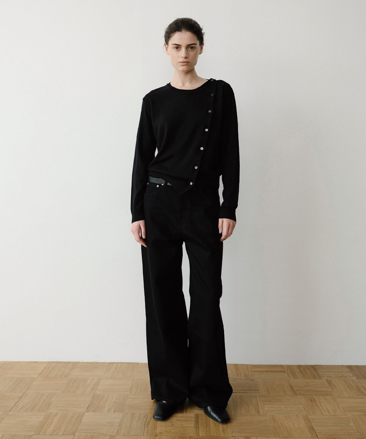 이아(EAAH) SIDE BUTTON KNIT PULLOVER (BLACK)