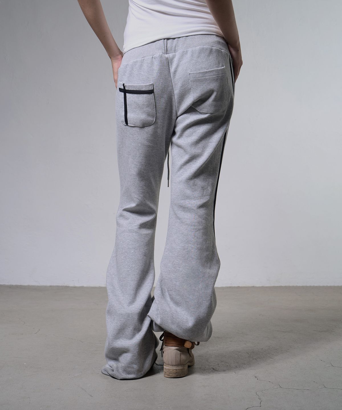 팬시클럽(FANCY CLUB) 나르시스틱 핀턱 스웻팬츠 (MELANGE) F26ZD470