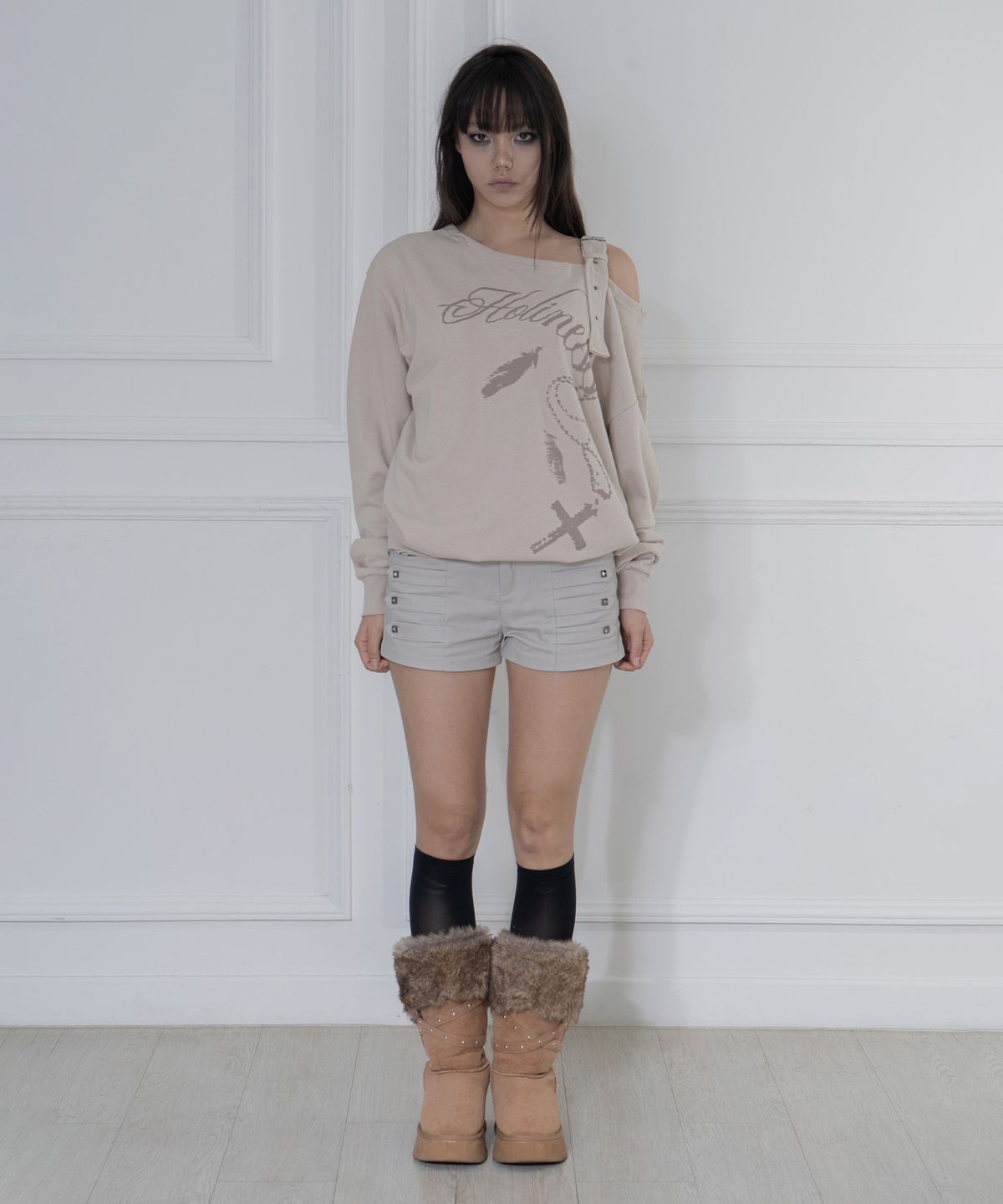팬시클럽(FANCY CLUB) 원숄더 버클 스웻셔츠 (BEIGE) F26ZB063