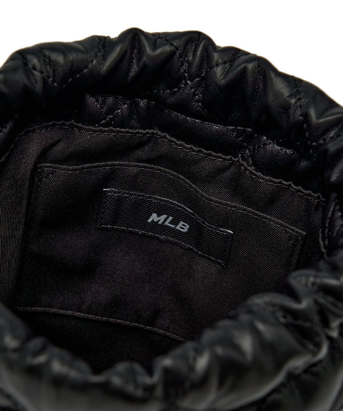 엠엘비(MLB) 베이직 퀼팅 PU 미니 버킷 크로스백 NY (Black)