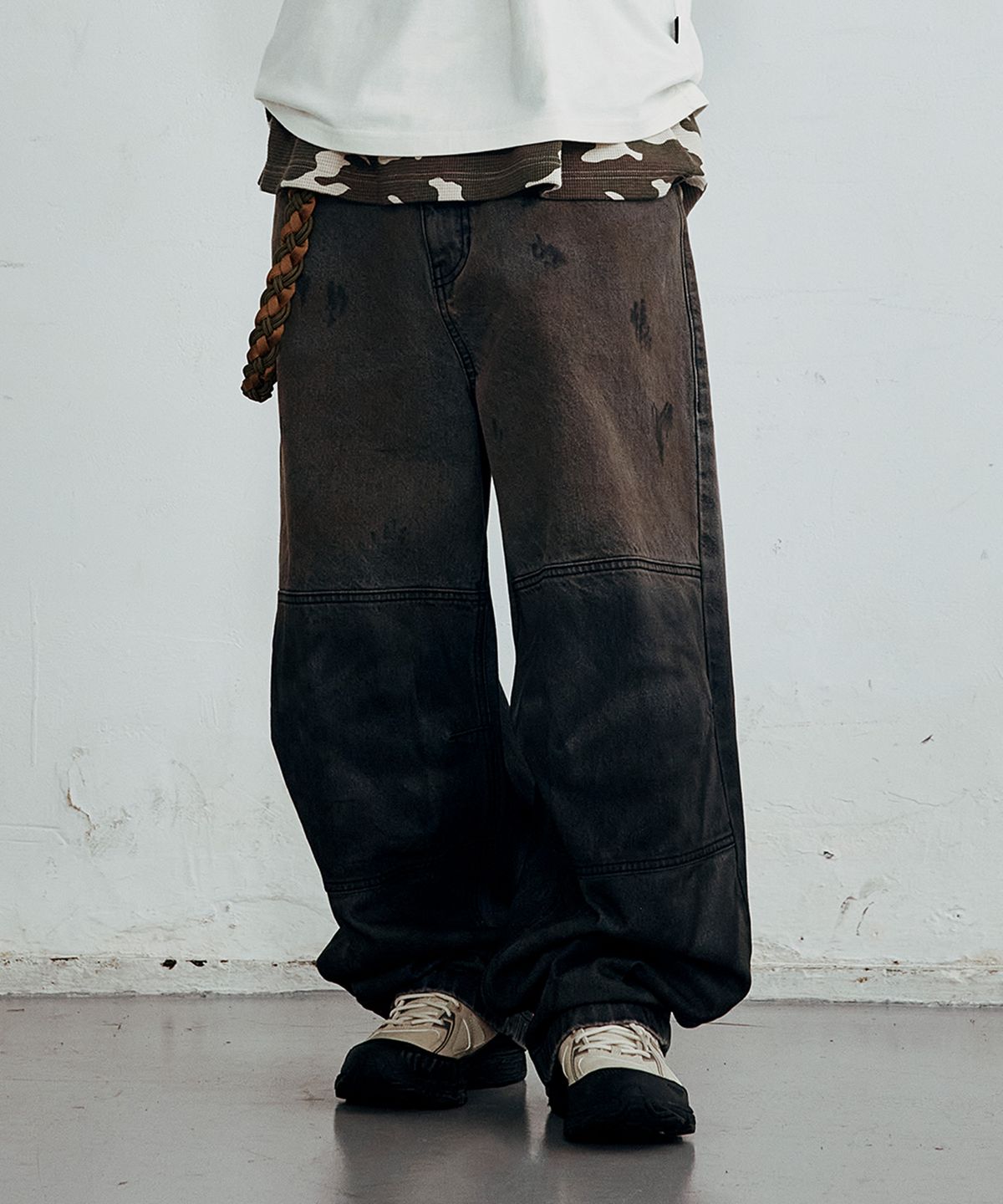 브라운브레스(BROWNBREATH) DIRTY WASHED DENIM PANTS